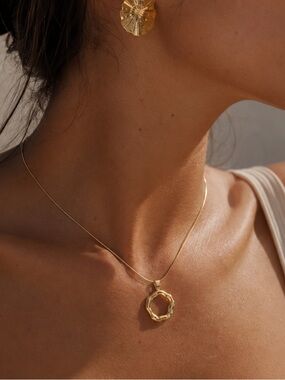 18K Gold Plated Circle Pendant Necklace
